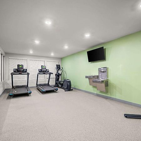 Woodspring Suites Dearborn Detroit Exterior photo