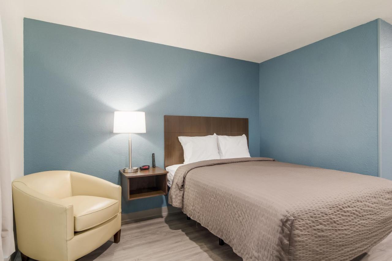 Woodspring Suites Dearborn Detroit Exterior photo
