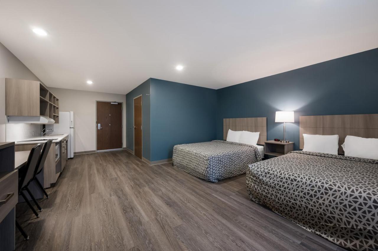 Woodspring Suites Dearborn Detroit Exterior photo