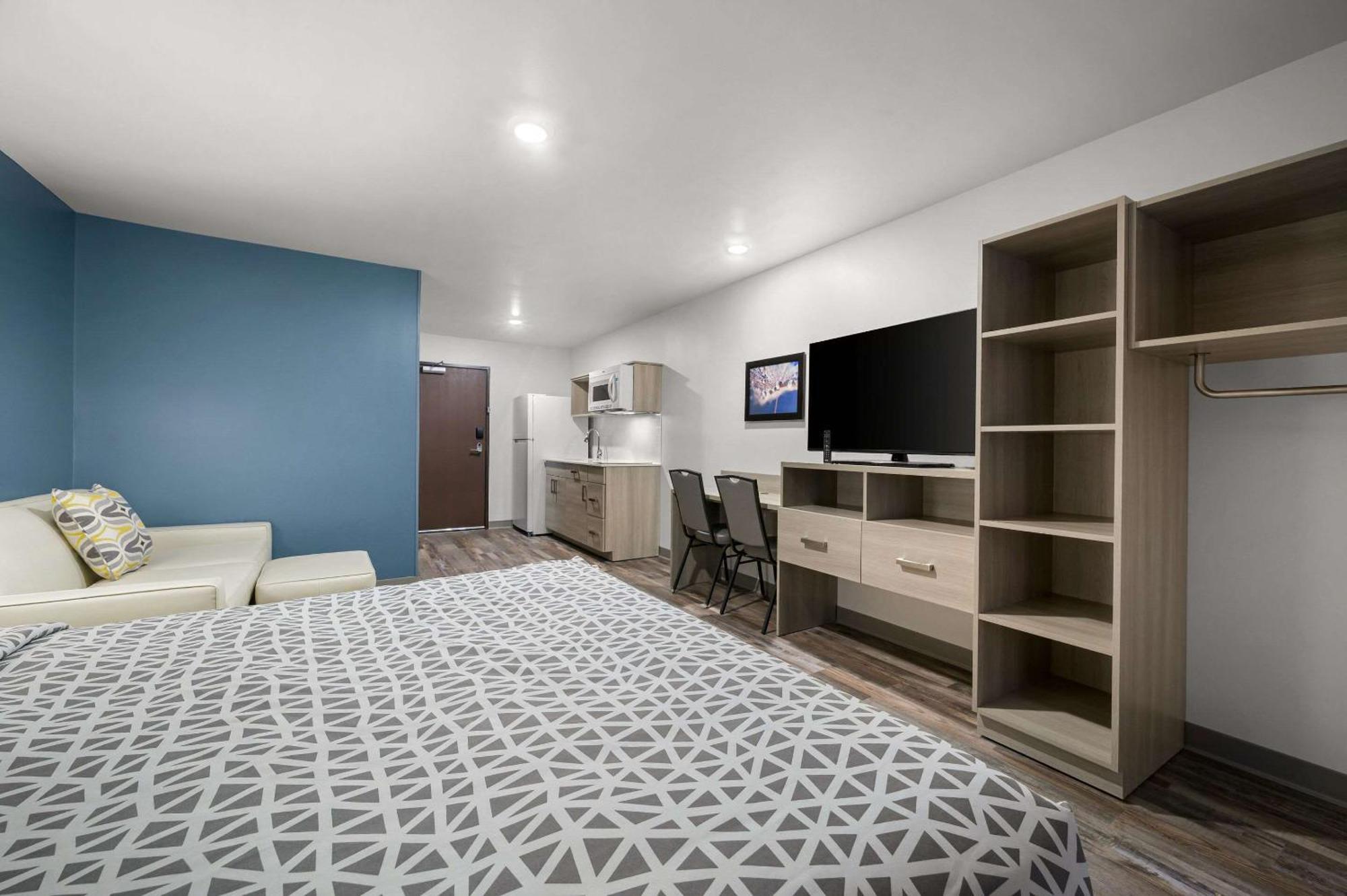 Woodspring Suites Dearborn Detroit Exterior photo