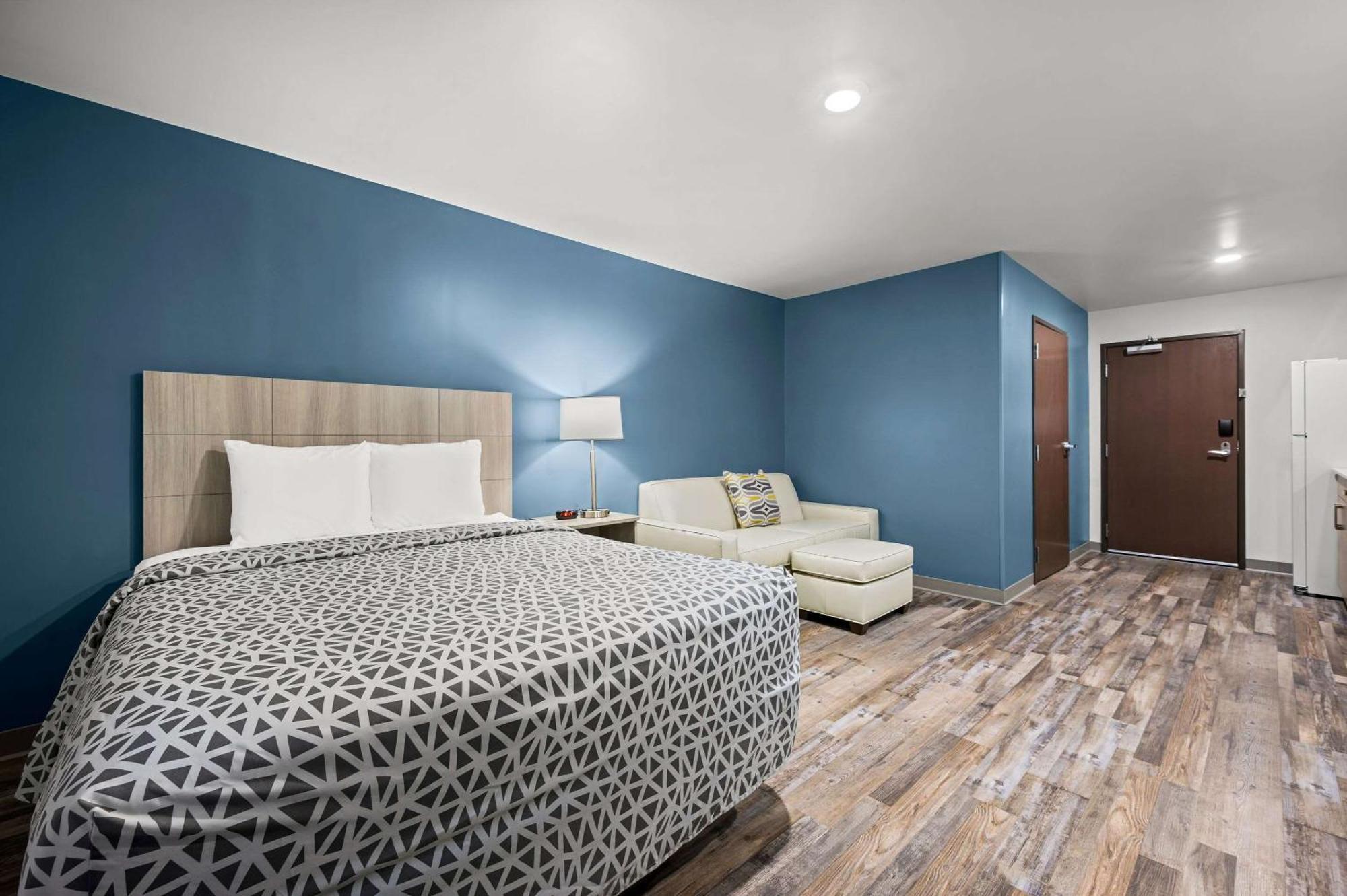 Woodspring Suites Dearborn Detroit Exterior photo