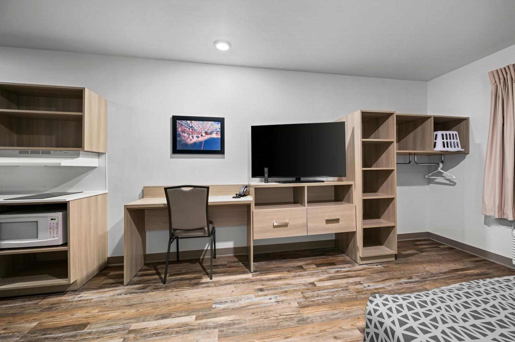 Woodspring Suites Dearborn Detroit Exterior photo